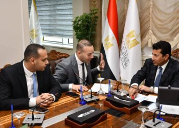 النائب محسن حتة يلتقي وزير الرياضة ويعرض طلبات دائرته