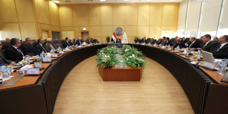 وزير النقل يعلن تحقيق 14.3 مليار جنيه أرباحًا ويقود خطة شاملة لتحديث أسطول النقل البحري والبري