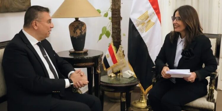 وزيرة الثقافة تتناقش مع عمرو الليثي حول تعزيز التعاون الثقافي والإعلامي بينهم