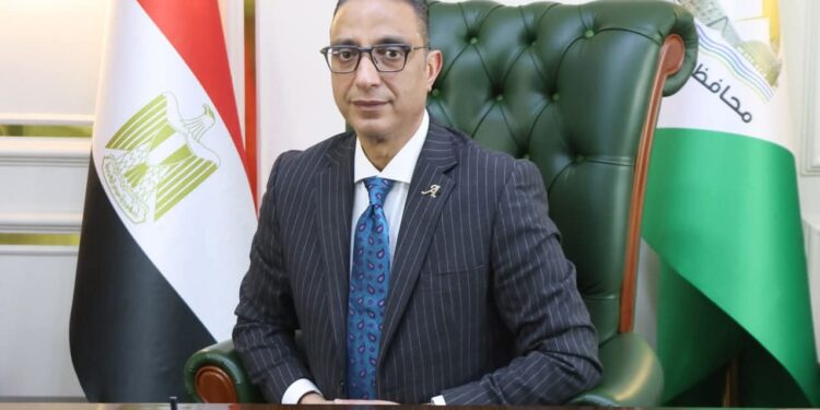 الدنيا مقلوبة عليه.. ماذا فعل محافظ الجيزة الجديد في سوهاج والفيوم؟