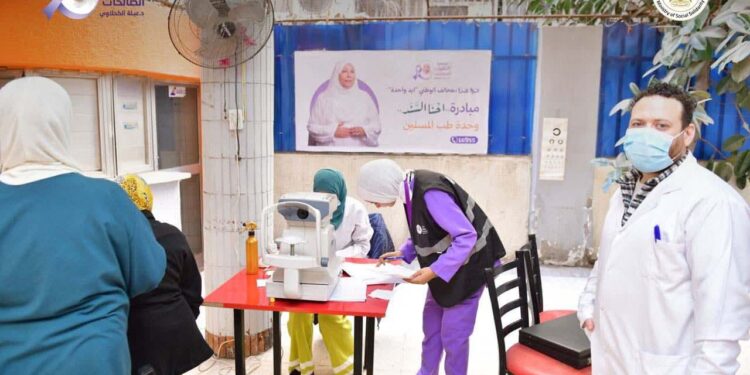 وزيرة التضامن الإجتماعي.. تطلق أولي القوافل الطبية لمبادرة ” إحنا السند” في الجيزة