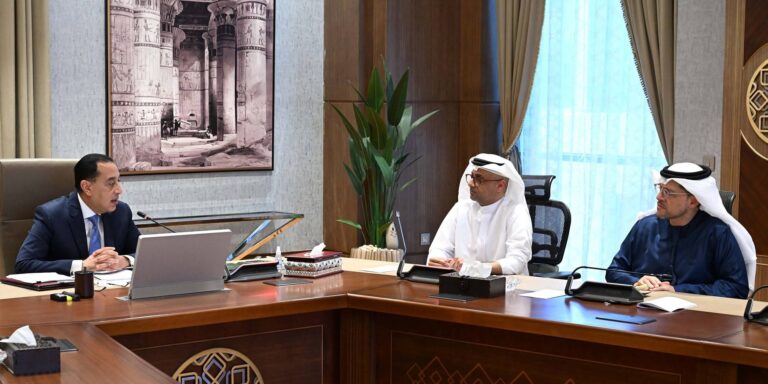 مدبولي يُكثّف المتابعة لتنفيذ “رأس الحكمة” ويؤكد الالتزام بالجداول الزمنية للمشروع التنموي الأكبر بالساحل الشمالي