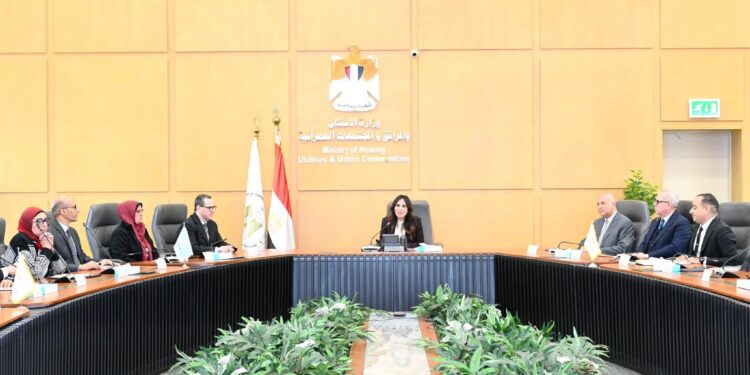 وزيرة الإسكان تُسرّع تقنين أراضي المدن الجديدة وتُوجّه بحسم الطلبات المستوفاة دون تأخير