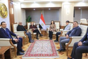 وزيرة التضامن الاجتماعي تبحث مع وفد مهرجان أسوان الدولي لأفلام المرأة ترتيبات الدورة العاشرة