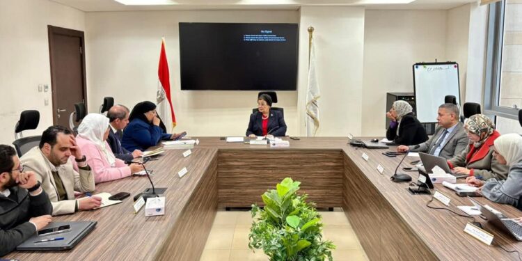 نائب وزير الصحة تتابع مؤشرات المواليد وتُسرّع تطوير الرعاية الصحية الأولية ضمن الاستراتيجية السكانية