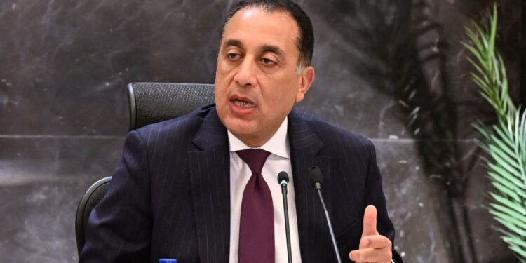 مدبولي يتابع صباح اليوم تداعيات التطورات الإقليمية ويؤكد توافر مخزون استراتيجي من السلع يكفي لأشهر