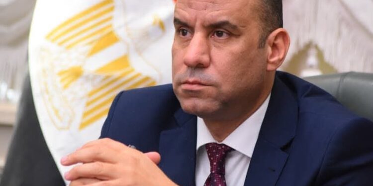 وزارة العمل تشكّل لجنة متابعة مركزية لدعم العمال المصريين بالخارج