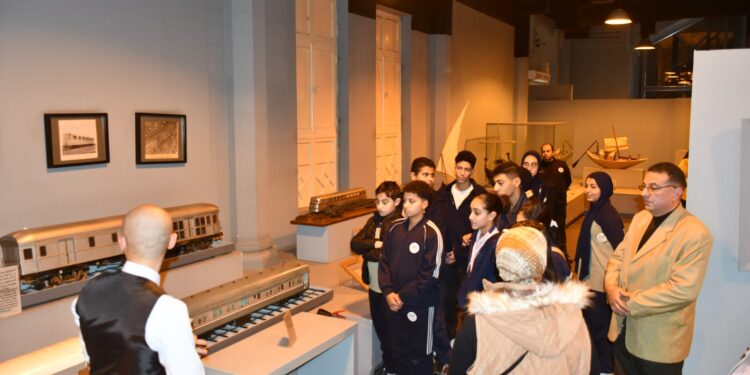 الهيئة القومية لسكك حديد مصر تواصل استقبال طلبة المدارس بمتحفها بالقاهرة