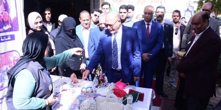 افتتاح معرض أبواب الخير المجاني لطلاب جامعة سوهاج