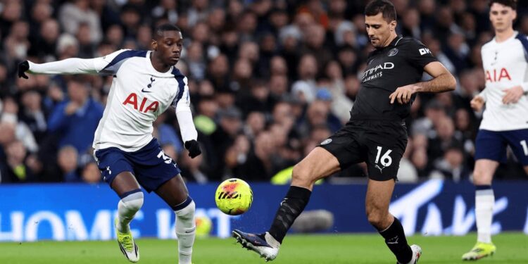 الاتحاد الإنجليزي يتهم رودري لاعب مانشستر سيتي بسوء السلوك