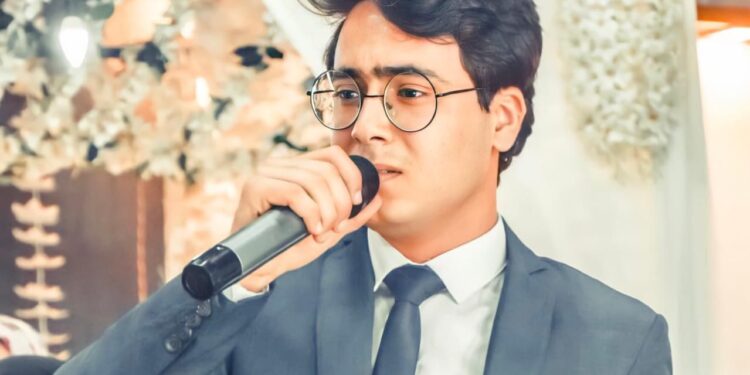 “إمام” منشد أزهري بصوت دافيء وحنجرة ذهبية