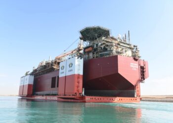 الفريق أسامة ربيع: “قناة السويس تشهد عبور سفينة الغطس HUA RUI LONG ضمن قافلة الجنوب”   