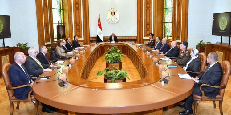 الرئيس السيسي يجتمع مع مجلس أمناء الأكاديمية الوطنية لتدريب وتأهيل الشباب