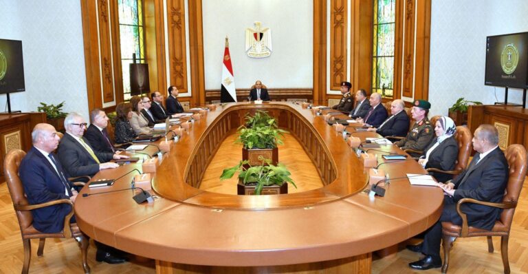 الرئيس السيسي يجتمع مع مجلس أمناء الأكاديمية الوطنية لتدريب وتأهيل الشباب