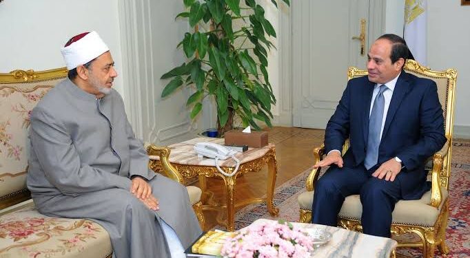 الرئيس السيسي يجري اتصالًا هاتفيًا بشيخ الأزهر للاطمئنان على صحته