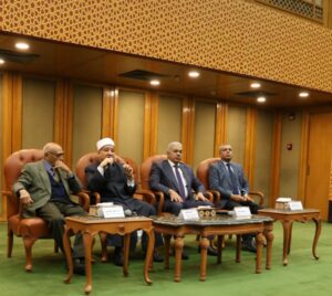 أساتذة الطب والفقه بجامعة الأزهر يناقشون أحكام الصيام طبيًا