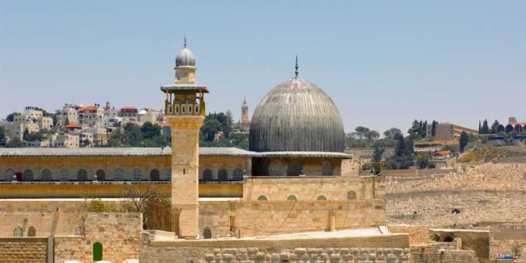 قيود جديدة للاحتلال على المسجد الأقصى.. شاهد الفيديو