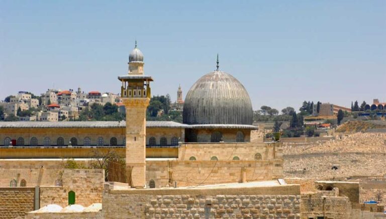 قيود جديدة للاحتلال على المسجد الأقصى.. شاهد الفيديو