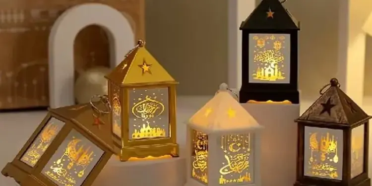 عائلة فلسطينية تصنع فوانيس رمضان من القلب… حكاية دفء وأمل من نابلس