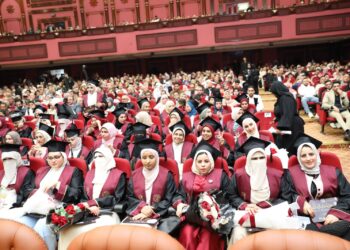 نائب رئيس جامعة الأزهر للبحوث يشهد حفل تخرج دفعتي البنين والبنات بطب الأزهر  