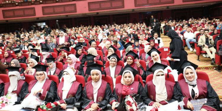 نائب رئيس جامعة الأزهر للبحوث يشهد حفل تخرج دفعتي البنين والبنات بطب الأزهر  