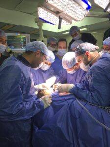 للقضاء على قوائم الانتظار… إجراء ٨ عمليات كبرى ناجحة لمرضى في عدة تخصصات