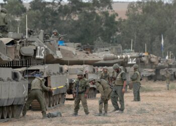 جيش الاحتلال يعلن استهداف بنى تحتية عسكرية لحزب الله في جنوب لبنان