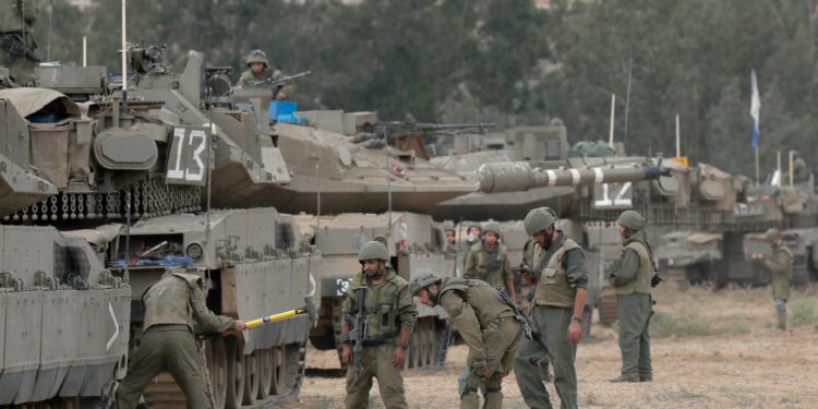 جيش الاحتلال يعلن استهداف بنى تحتية عسكرية لحزب الله في جنوب لبنان