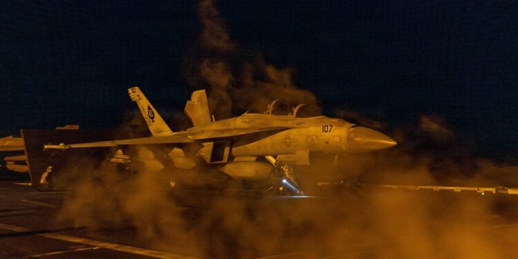 إعلام إيراني: ارتفاع عدد قتلى الهجمات الأمريكية الإسرائيلية إلى 1045   