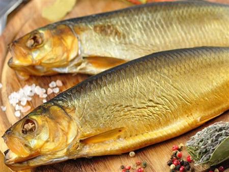 الفسيخ والرنجة على مائدة العيد.. كيف نتناولها بشكل صحي لتجنب التسمم