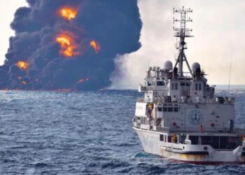 التلفزيون الإيراني: غرق ناقلة نفط بعد استهدافها أثناء محاولتها عبور مضيق هرمز