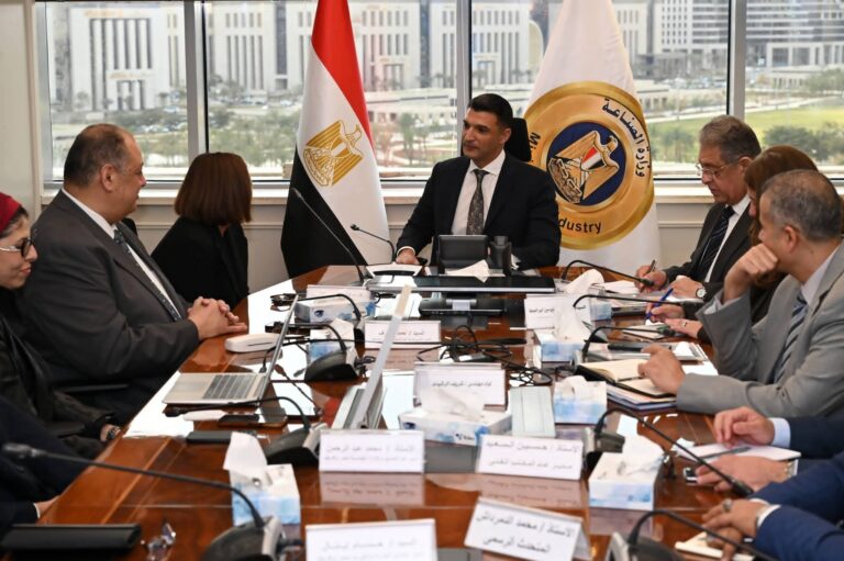 المهندس خالد هاشم يبحث مع جنرال موتورز خططها التوسعية لتعزيز صناعة السيارات في مصر