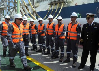 رئيس الوزراء يتفقد محطة تداول الغاز والبترول بميناء سوميد بالعين السخنة