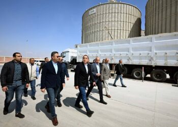 رئيس الوزراء يتفقد صومعة عتاقة بالسويس لتعزيز المخزون الاستراتيجي من القمح