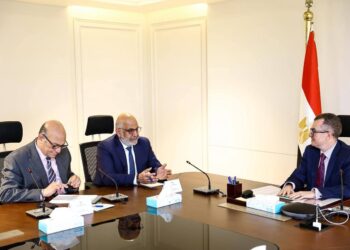 وزير التخطيط يبحث مع البنك الدولي تعميق الشراكة ودعم برامج التنمية المحلية