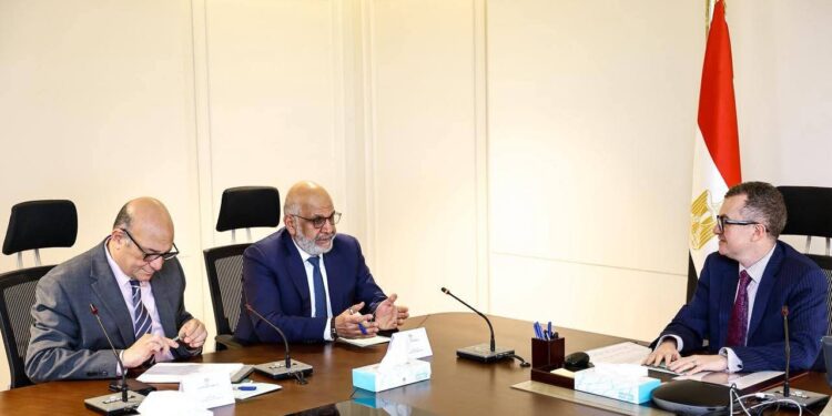 وزير التخطيط يبحث مع البنك الدولي تعميق الشراكة ودعم برامج التنمية المحلية