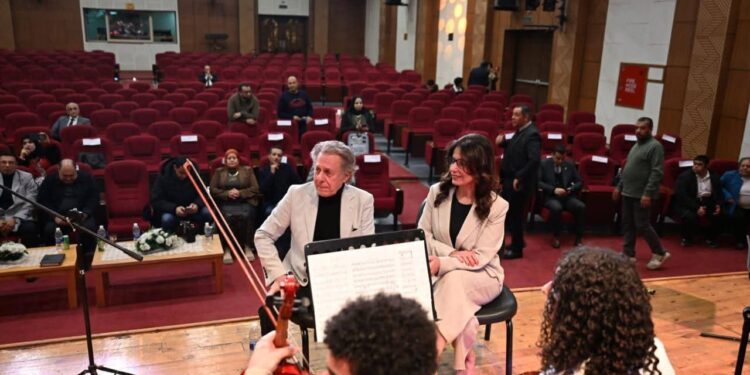 وزيرة الثقافة تشهد تدريبات «كورال وأوركسترا مصر الوطني» وتؤكد دعم المواهب الشابة بالمحافظات