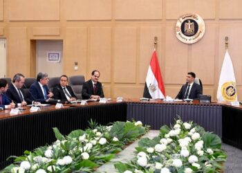 وزير الصناعة يبحث مع مصنعي السيراميك والبورسلين تحديات القطاع وخطط التوسع