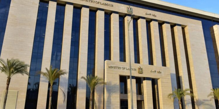 وزير العمل: ترسيخ مبادئ السلامة والصحة المهنية أولوية لحماية العاملين وضمان استقرار بيئة العمل
