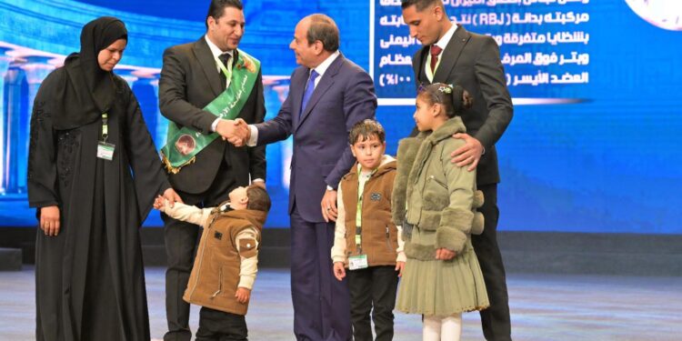 الرئيس السيسي يؤكد وفاء مصر لشهدائها ويجدد العهد بالدفاع عن الوطن