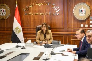 وزيرة التنمية المحلية والبيئة تتابع مع المحافظات تحديد تعريفة الركوب الجديدة بعد زيادة أسعار الوقود   