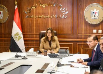 وزيرة التنمية المحلية والبيئة تتابع مع المحافظات تحديد تعريفة الركوب الجديدة بعد زيادة أسعار الوقود   