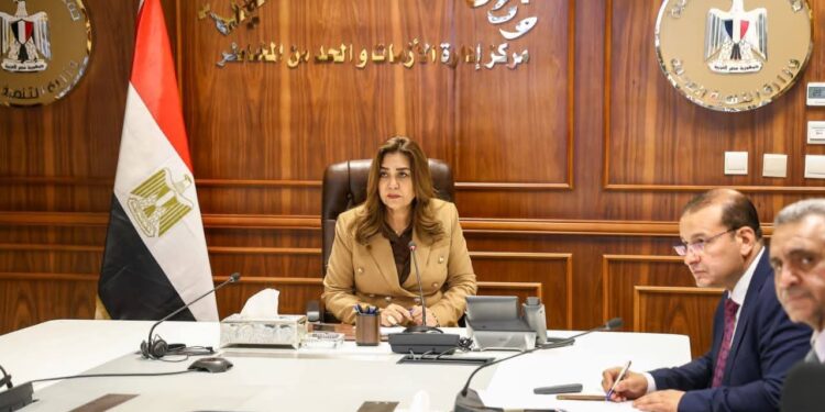 وزيرة التنمية المحلية والبيئة تتابع مع المحافظات تحديد تعريفة الركوب الجديدة بعد زيادة أسعار الوقود   