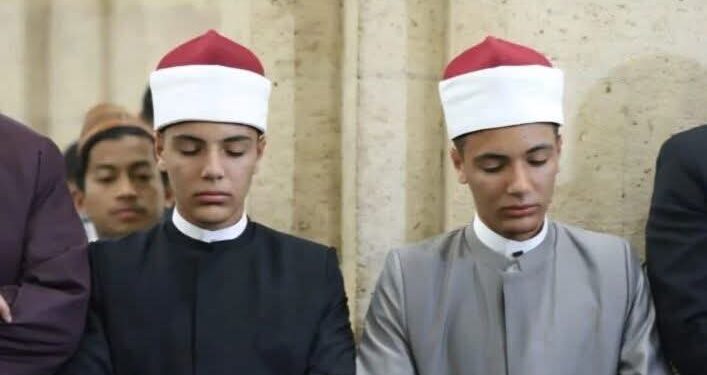 أستاذ بجامعة الأزهر يبدي رأيًا مُخالفًا لإمامة التوأمين في الجامع الأزهر