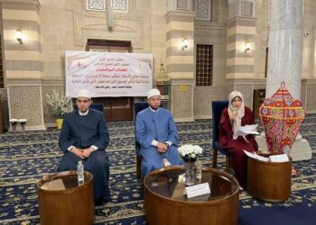 الملتقي الفكري الثاني للطلاب الوافدين بمسجد السيدة زينب يناقش ” أثر الدرس اللغوي في إعجاز القرآن”