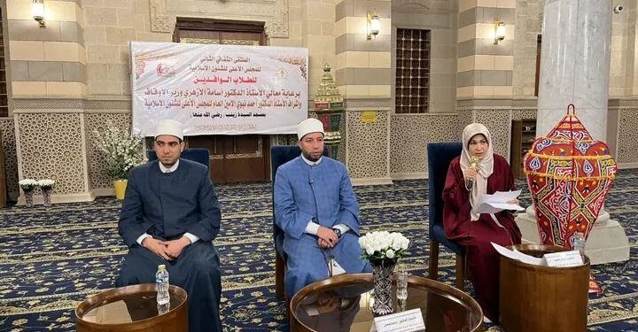 الملتقي الفكري الثاني للطلاب الوافدين بمسجد السيدة زينب يناقش ” أثر الدرس اللغوي في إعجاز القرآن”