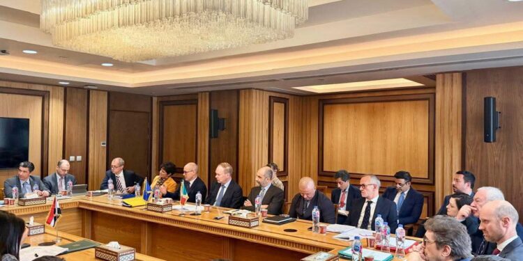 مصر تتفق مع إيطاليا والاتحاد الأوروبي على فتح قنوات شرعية للهجرة ودعم العمالة