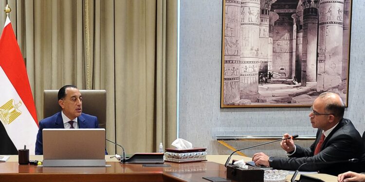 رئيس الوزراء يتابع تعظيم العائد من أصول الدولة ويبحث إطلاق صناديق استثمار جديدة