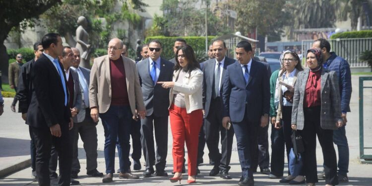 وزيرة الثقافة تتفقد دار الأوبرا المصرية وتوجه برفع كفاءة الخدمات وتحديث أنظمة التشغيل