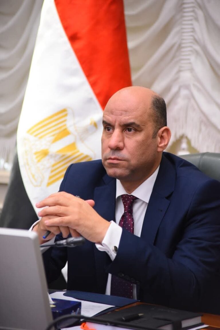 لتوحيد مواعيد الإجازات الرسمية لكافة العاملين بقطاعات الدولة المتنوعة.